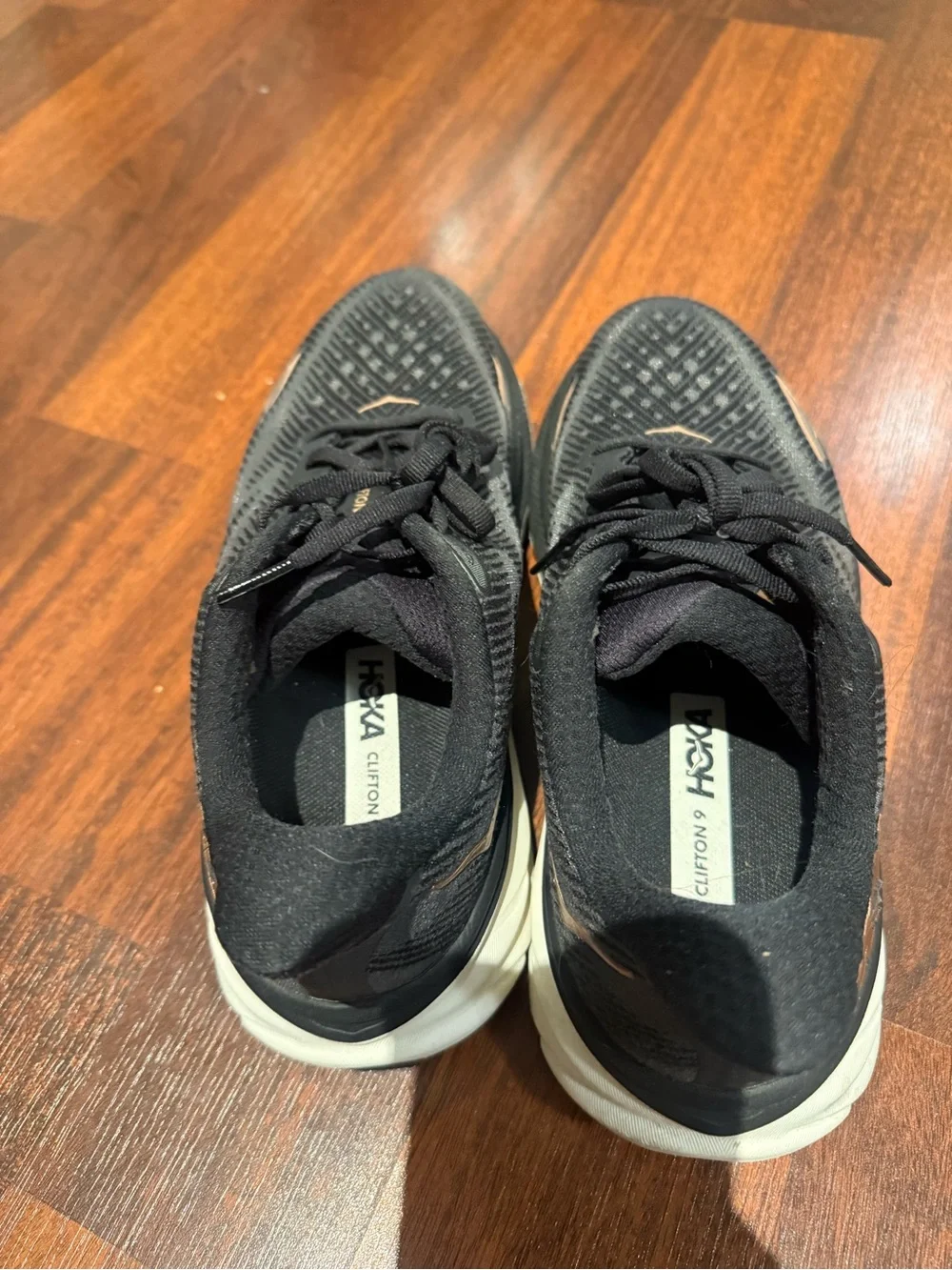 Hoka Clifton 9 Shoes, Size 8.5